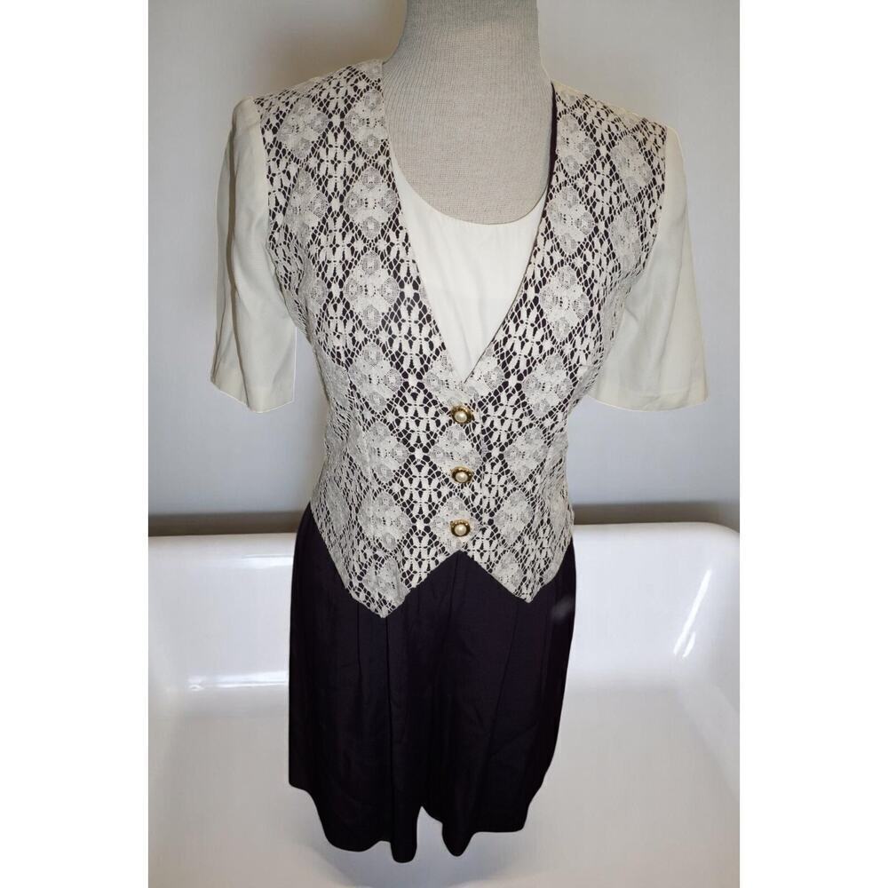 Vintage Petite Sophisticate Lace Overlay Dress – Size 2 – NWT